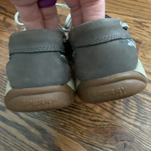 Sorry womens topsides - Picture 3 of 8